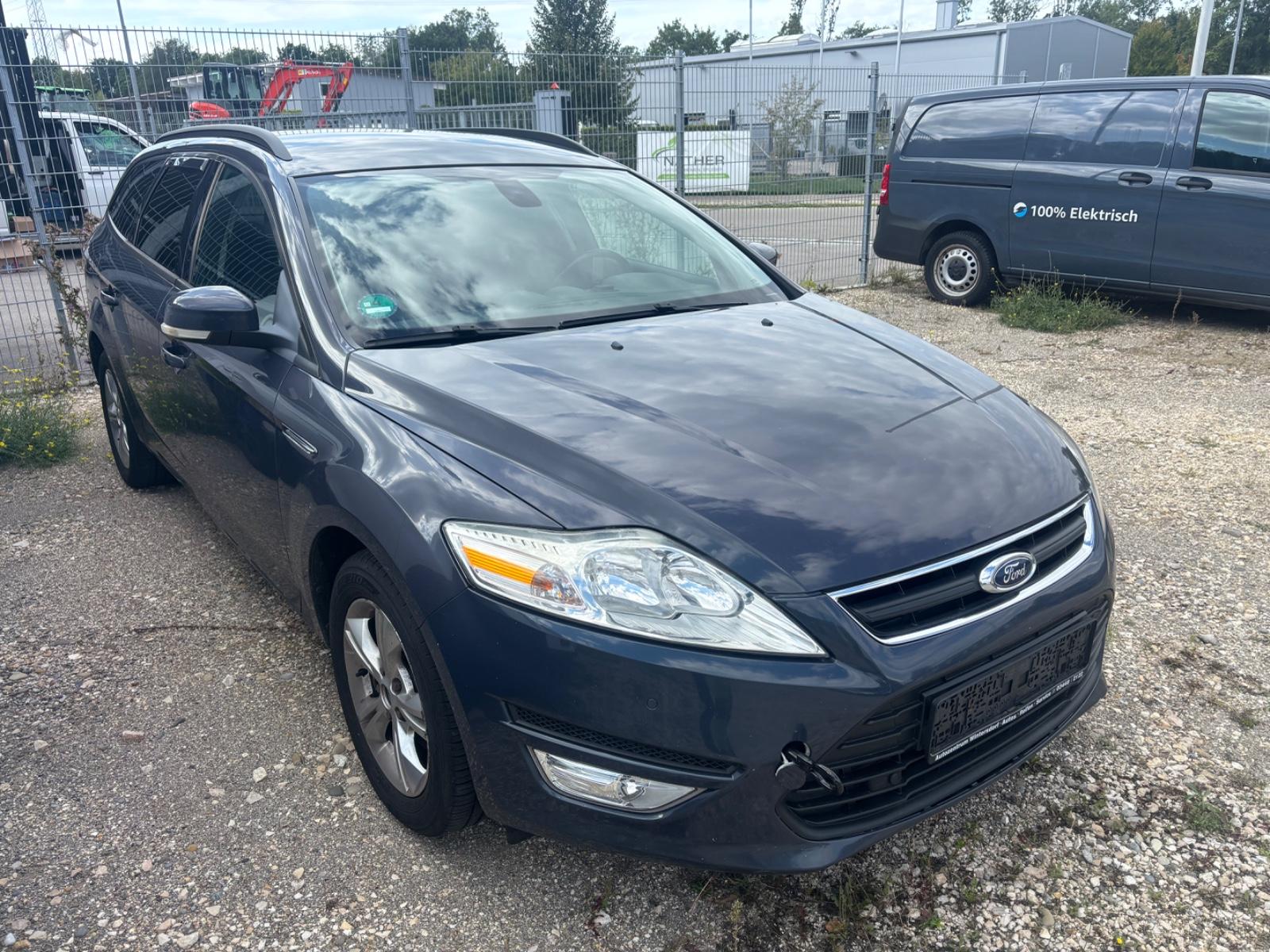 Ford Mondeo 2012 — вигляд ззаду