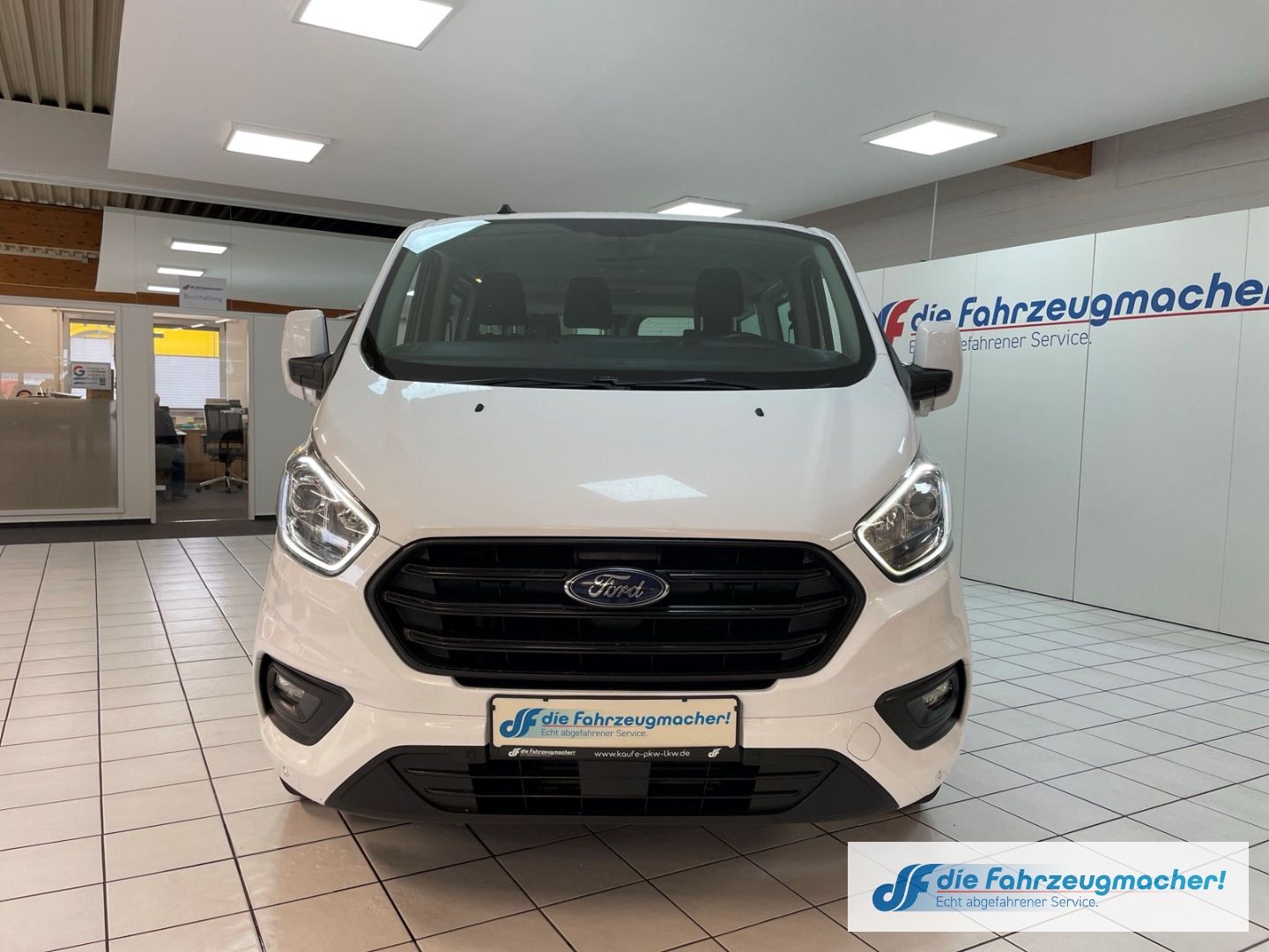 Fahrzeugabbildung Ford Transit Tourneo Kombi 320 L2 Trend Dyn. Kurvenli