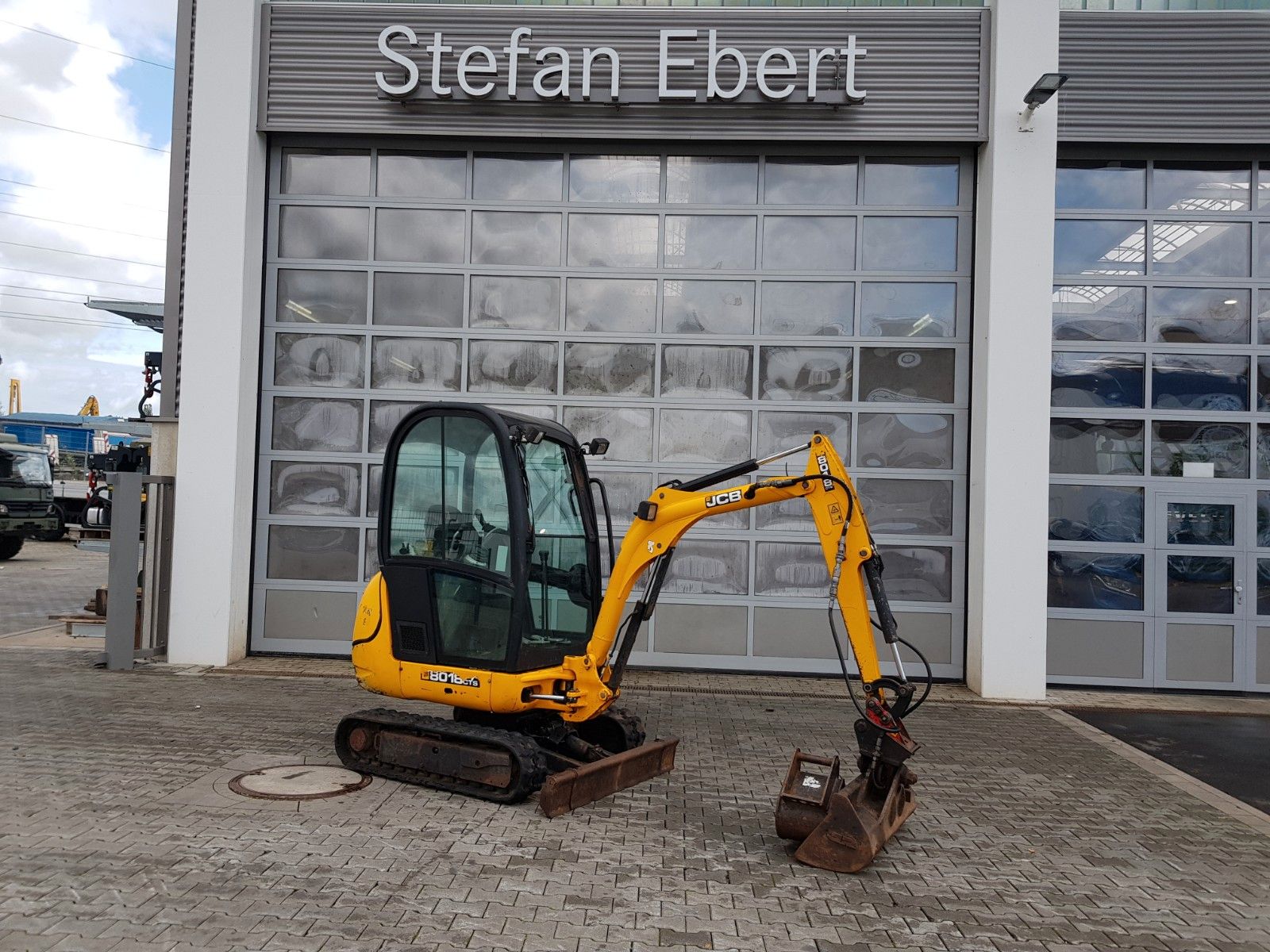 Fahrzeugabbildung JCB 8018 / 3.420h / hydrl. Grabenräumer / Tieflöffel