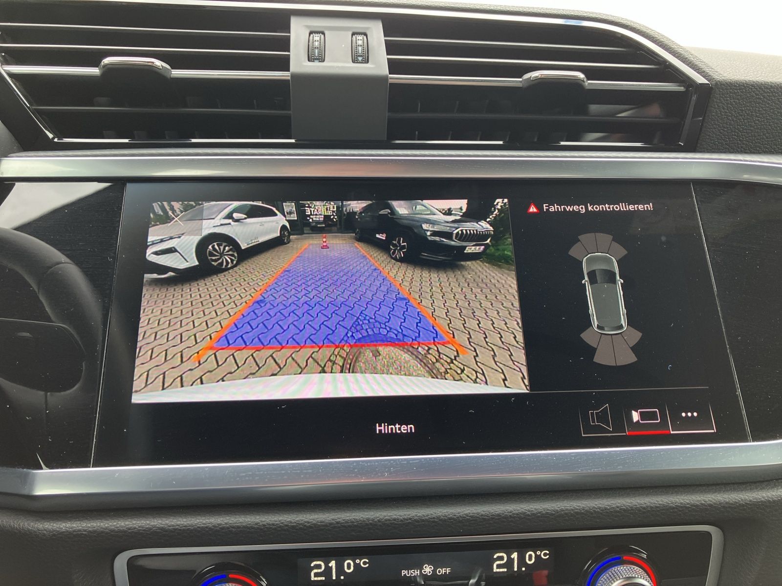 Fahrzeugabbildung Audi Q3 35 TDI quattro S-line S-tronic Navi AVC GRA R