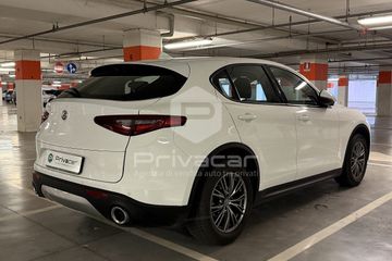 Alfa-Romeo Stelvio - 5