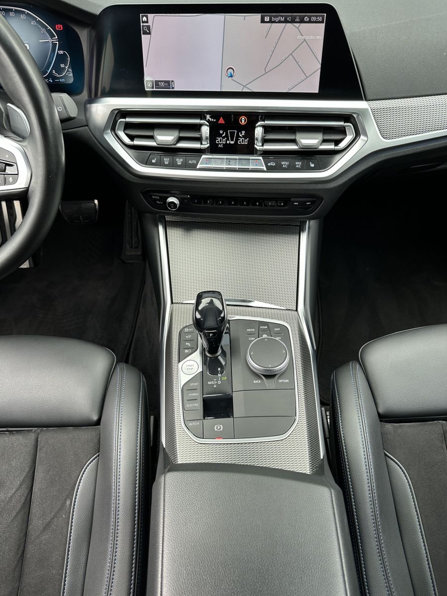 Fahrzeugabbildung BMW 330e Touring xDrive M-Sport NAV+LED+360°+HUD+HIF