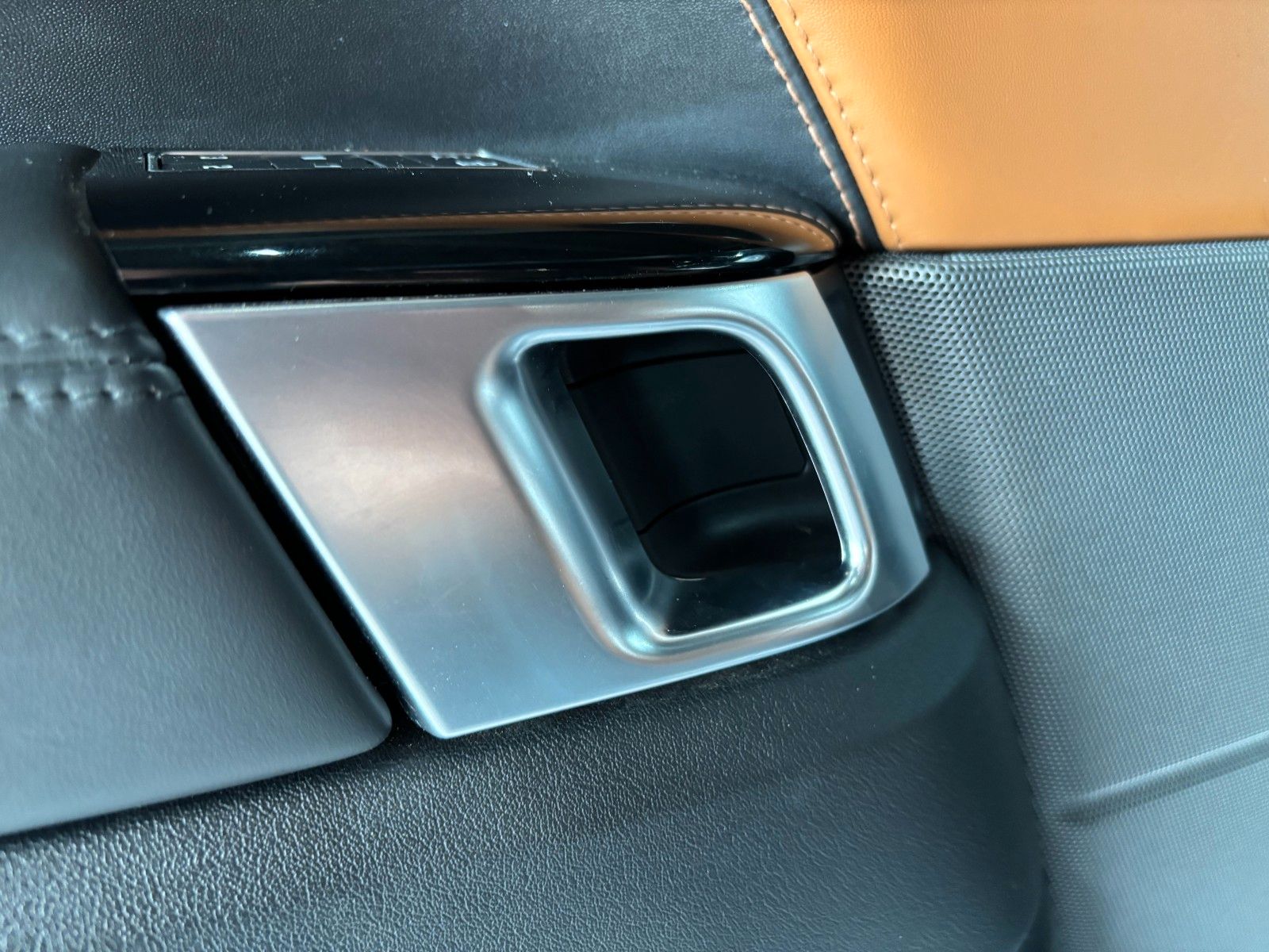 Fahrzeugabbildung Land Rover Range Rover Sport D350 /PANO/MERIDIAN/KEYLESS