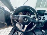 Mercedes-Benz CLA 180 Edition 1 Edition 1 - : Coupe, Violett