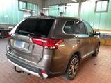 Mitsubishi Outlander Top 4WD 2.2 DI-D+7-SITZE+KAMERA+AHK+ - Mitsubishi Outlander mit Diesel-Antrieb: Allradantrieb, Geländewagen, Automatik, 2.2
