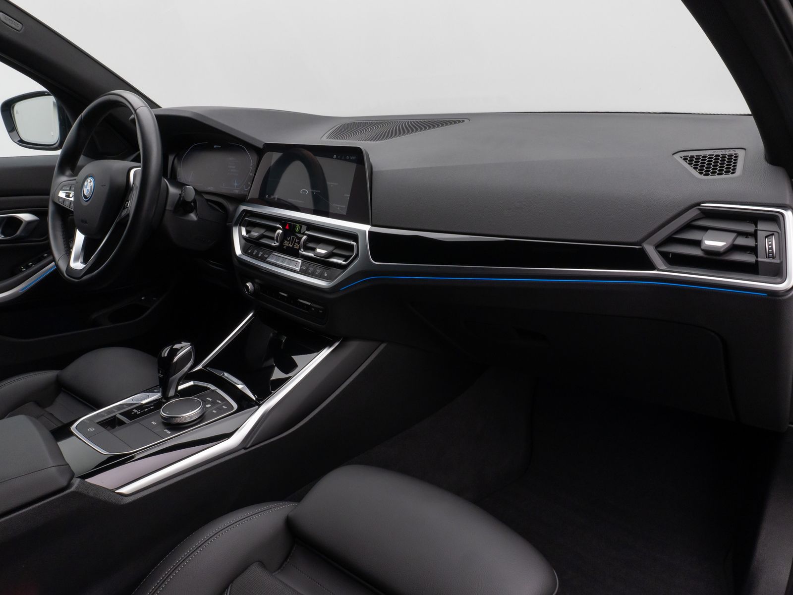 Fahrzeugabbildung BMW 330e xD SportLine Laser HUD DAB HiFi Komfort PDC