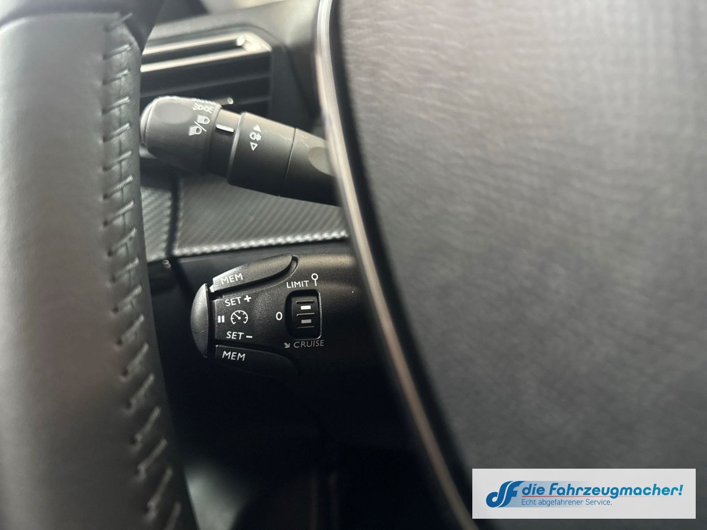 Fahrzeugabbildung Peugeot 208 Allure Digitales Cockpit LED Apple CarPlay A