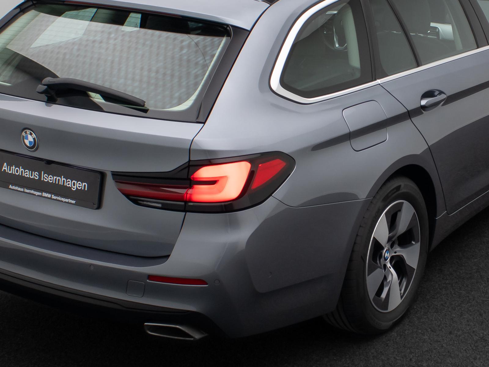 BMW 520d Kamera HUD Alarm Panorama DAB Leder Sport