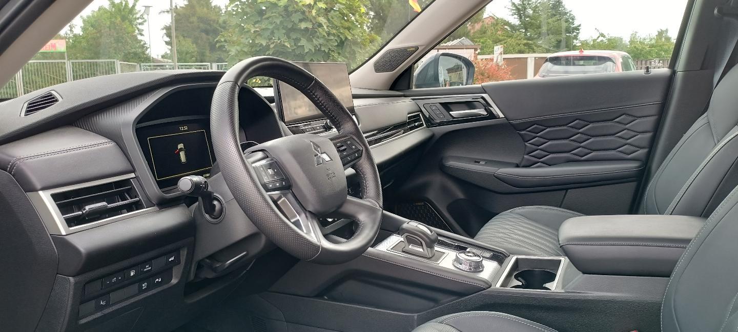 Mitsubishi Outlander 2.4L PHEV TOP 2-Farb