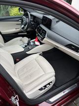 BMW 530e xDrive Touring A -Aventurinrot, M-Sportp. - rote BMW 5er Reihe