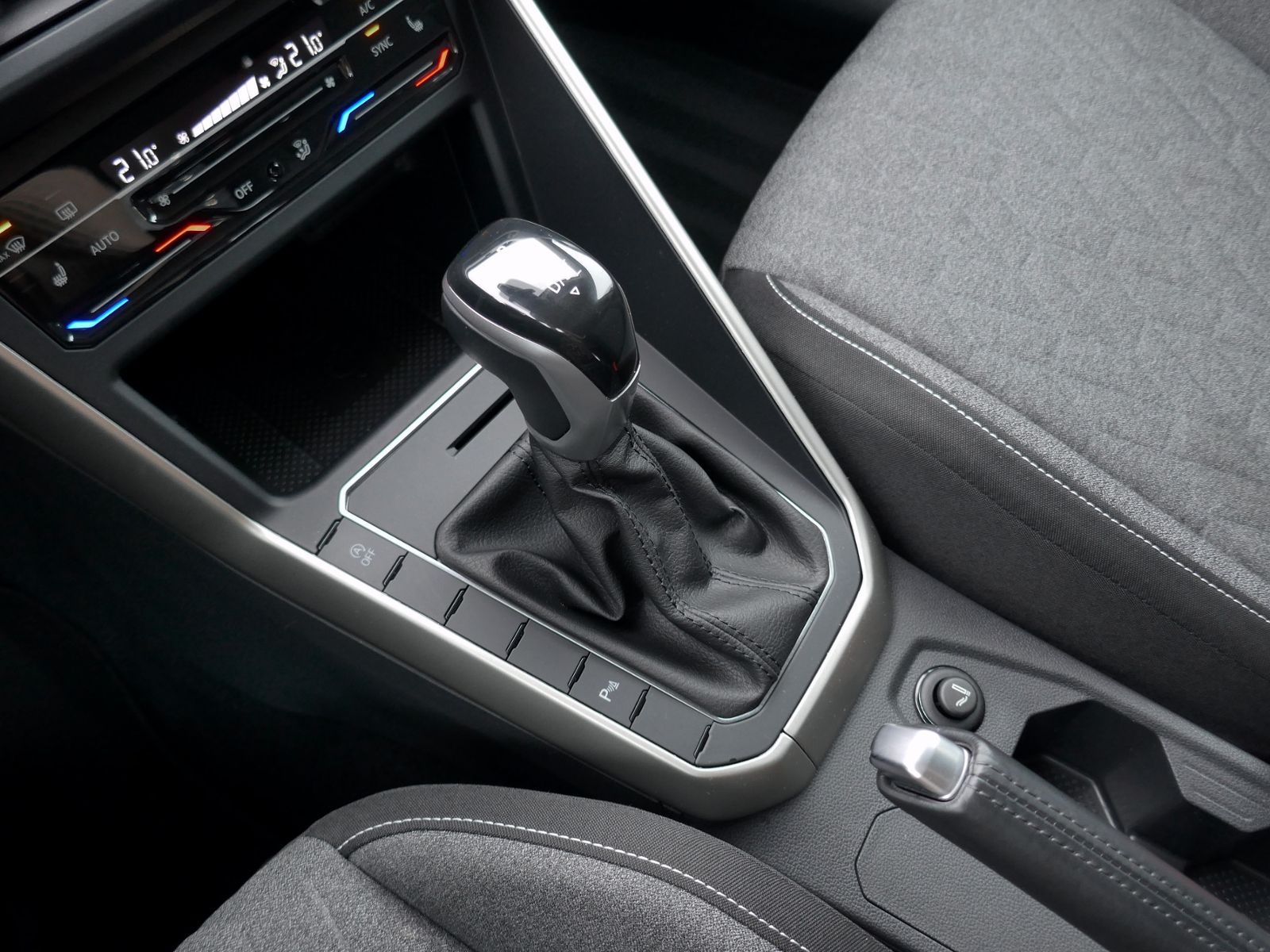 Fahrzeugabbildung Volkswagen Taigo Move 1.0 TSI DSG | LED RFK ACC Navi