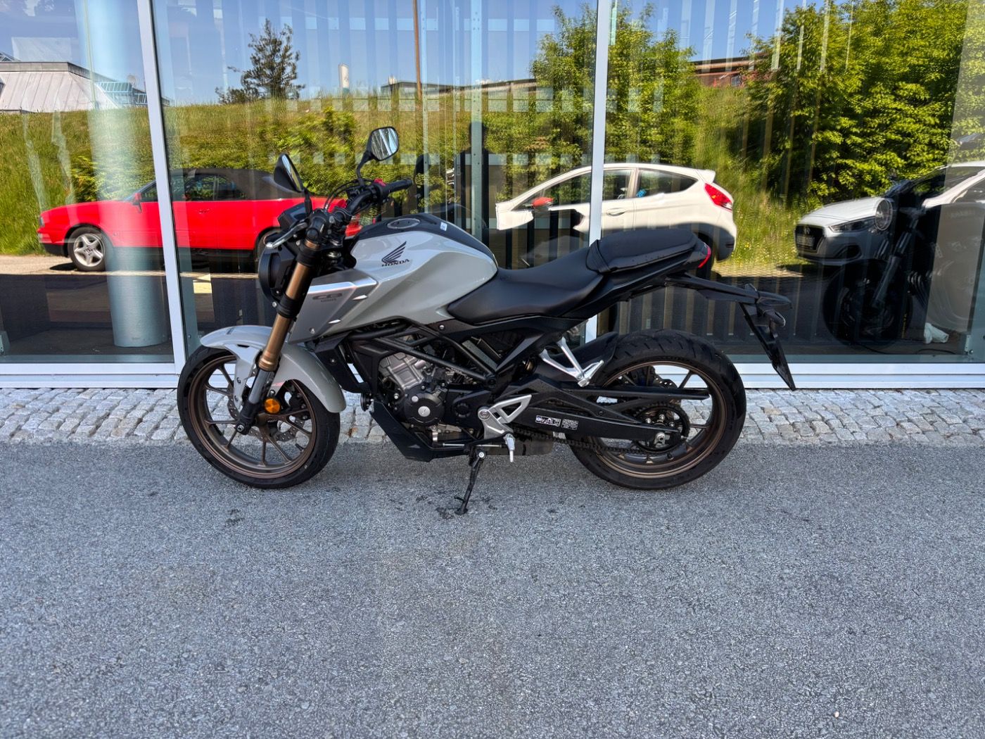 Fahrzeugabbildung Honda CB 125 R mit Tieferlegung