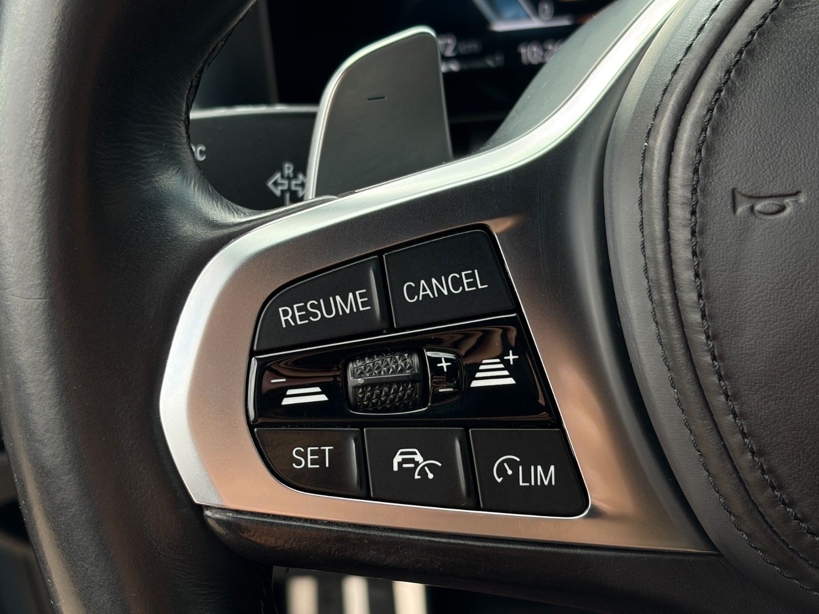 Fahrzeugabbildung BMW 330e Touring M Sport Alcan. Anthra. LC+ AHK H&K
