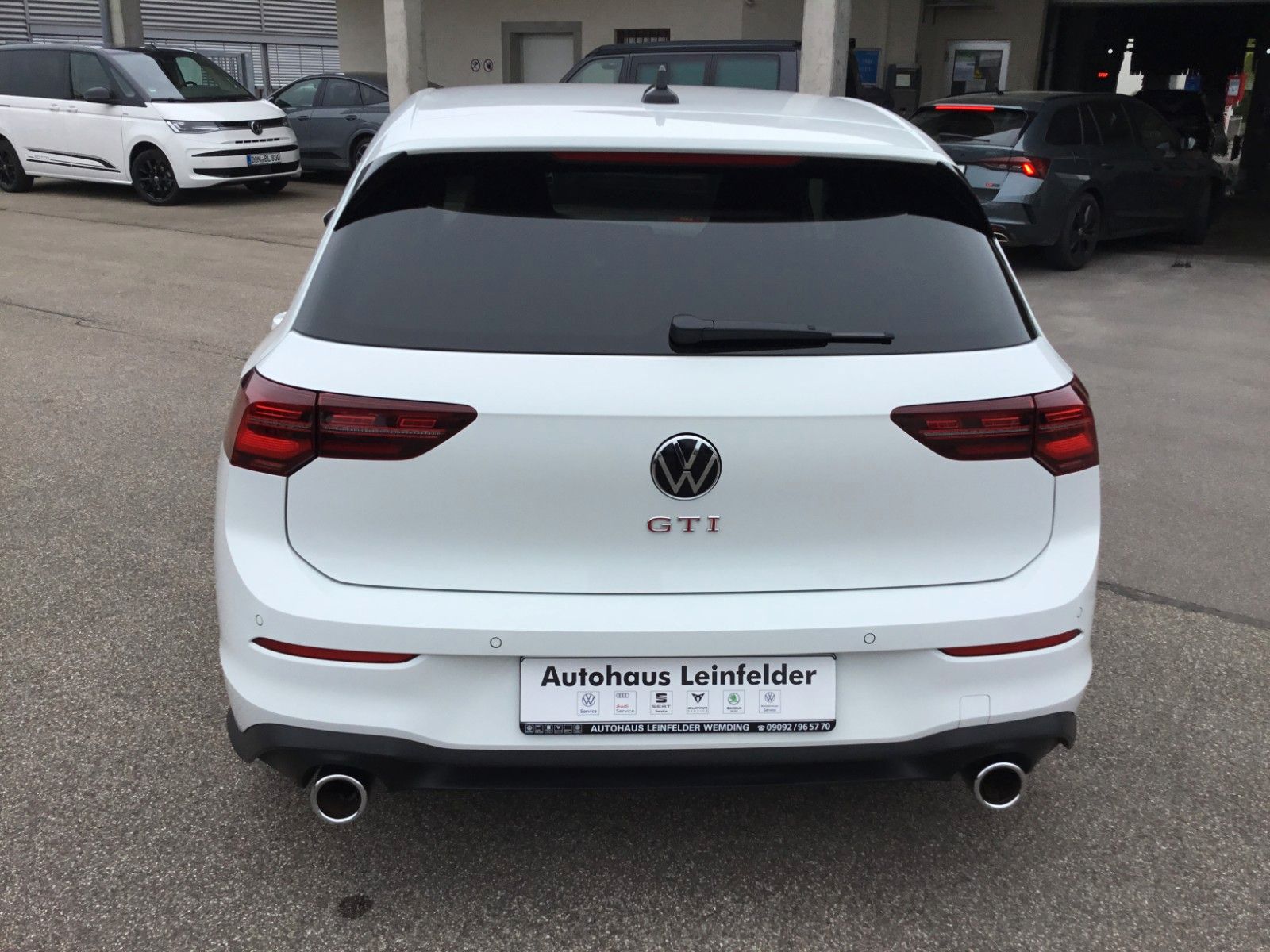 Fahrzeugabbildung Volkswagen Golf 2.0 TSI DSG GTI+Pano+18"+IQ Light