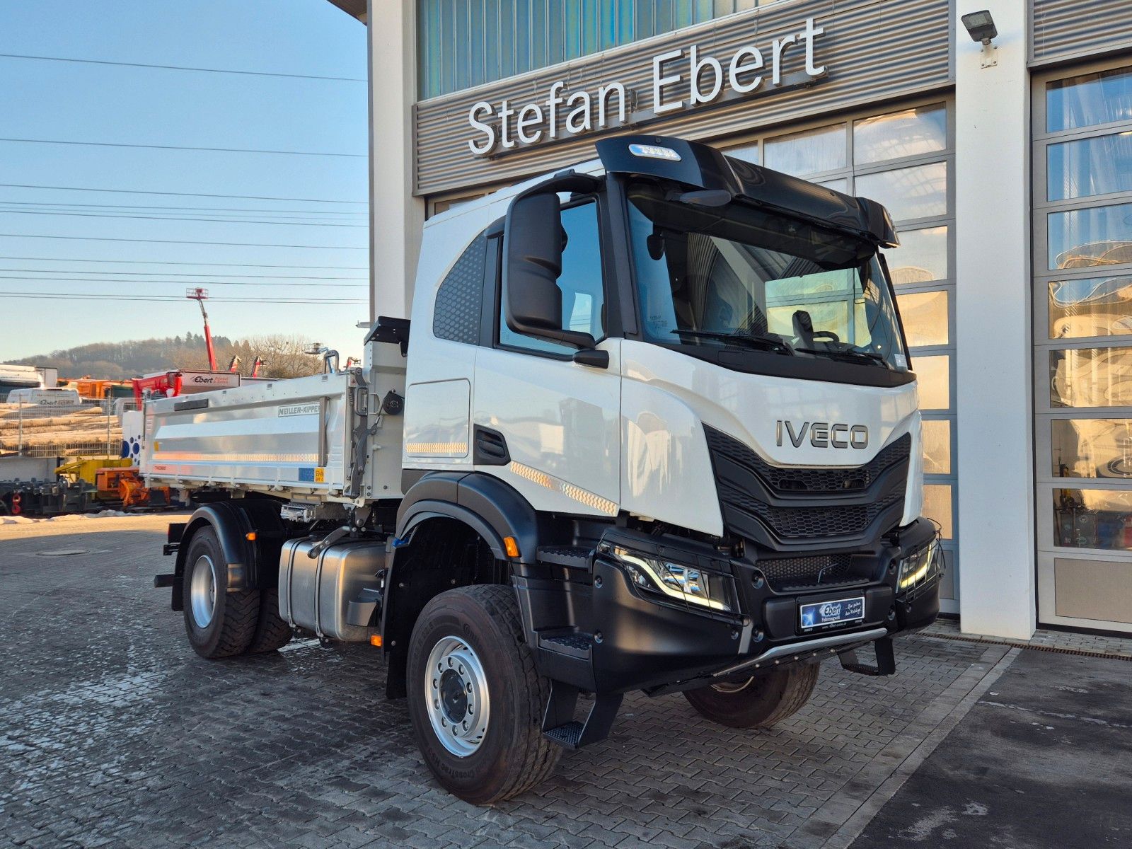 Fahrzeugabbildung Iveco AT190T36W/P 4x4 Allrad, Meiller-Dreiseitenkipper