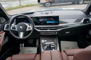 Fahrzeugabbildung BMW X7 xDrive 40 i M Sport Pano Sky*B&W*360 Kamera