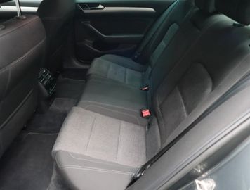 Volkswagen Passat - 11