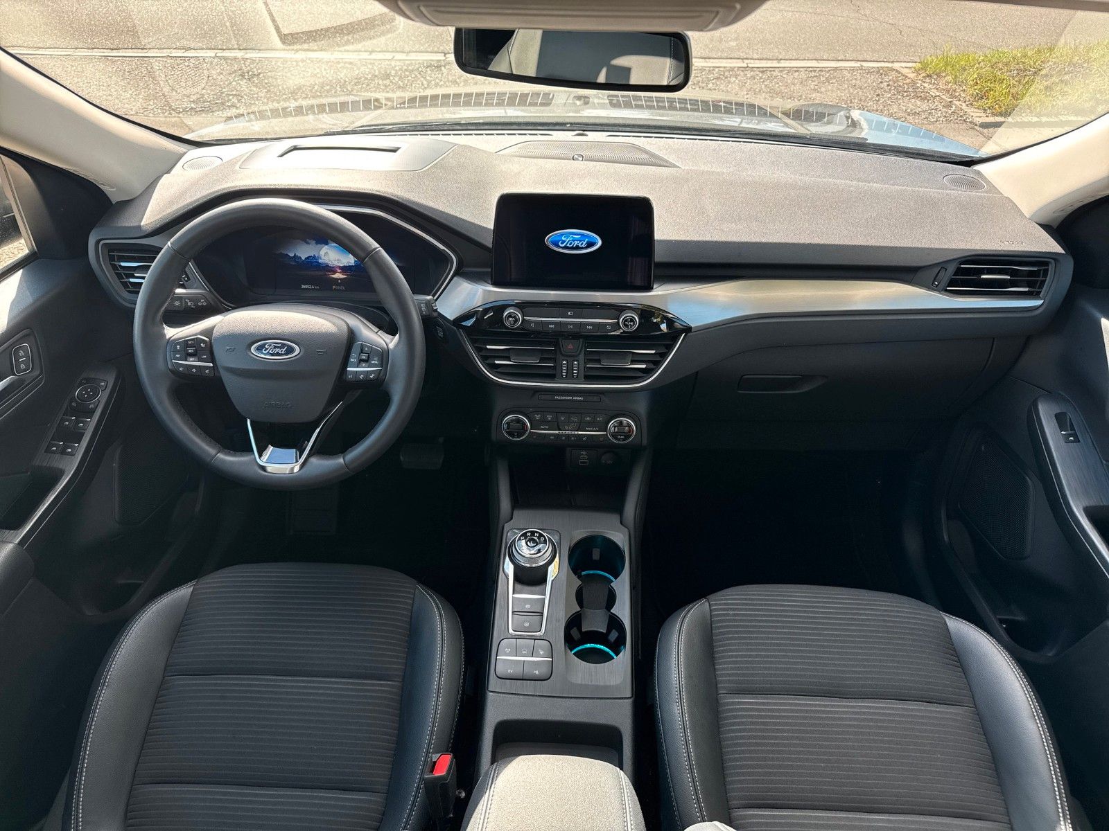 Fahrzeugabbildung Ford Kuga Plug-In Titanium X, AHK, ACC-TEMPOMAT