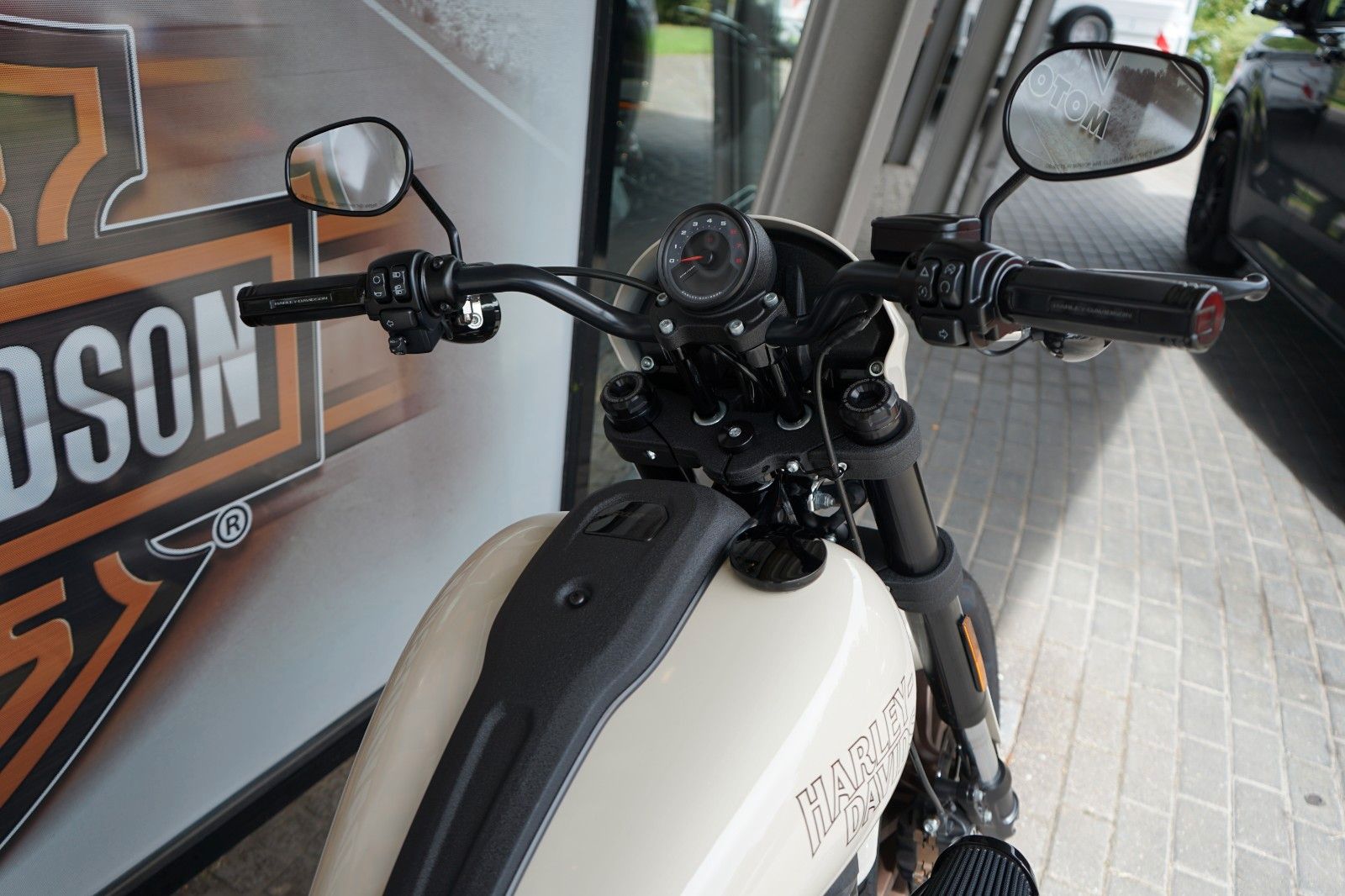 Fahrzeugabbildung Harley-Davidson Low Rider S FXLRS mit Saddlemen