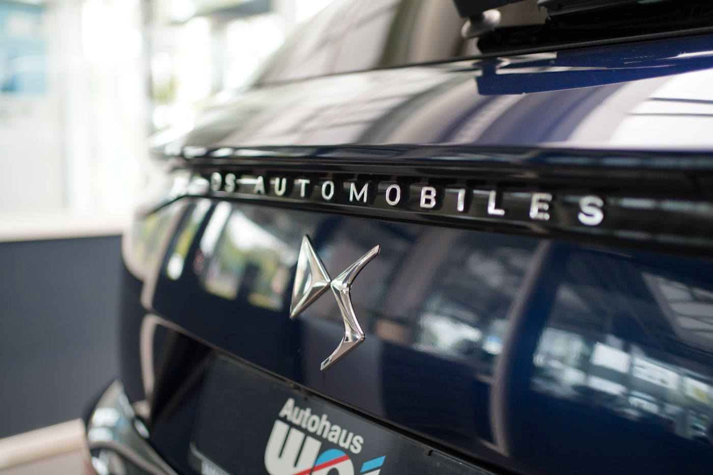 Fahrzeugabbildung DS Automobiles DS7 BlueHDi 130 EAT8 Rivoli Automatik Leder Navi