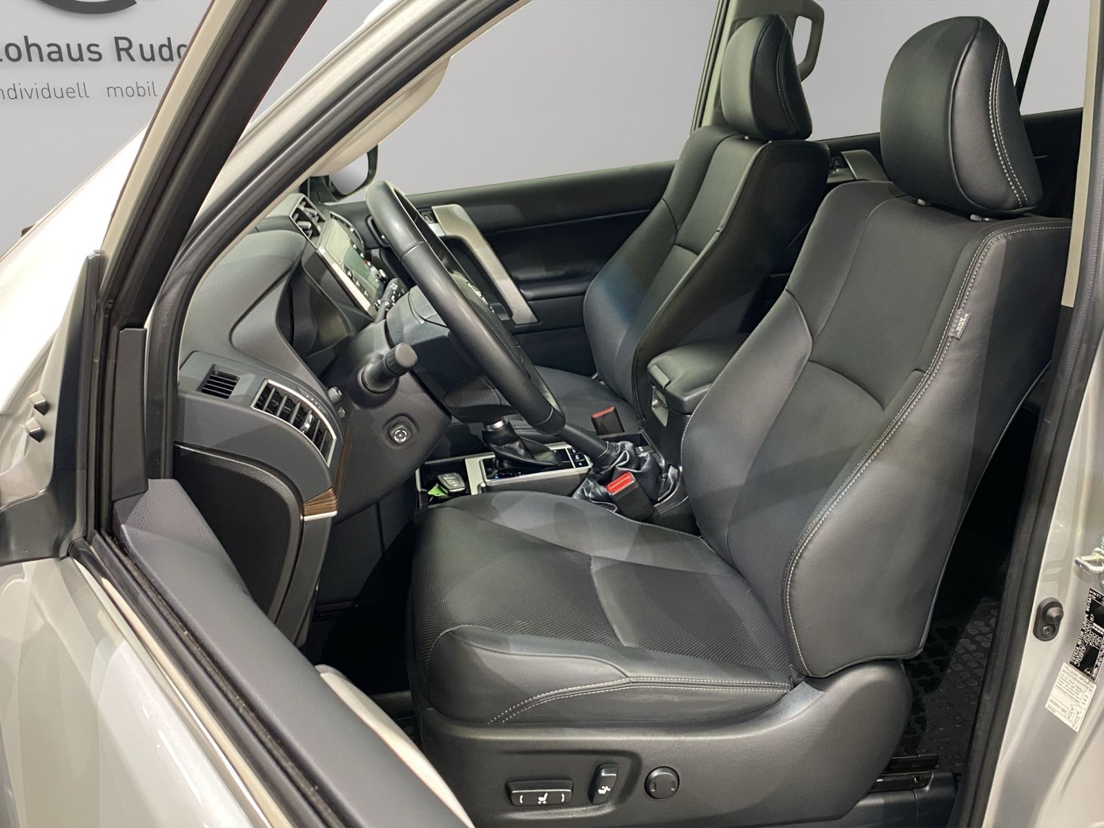 Toyota Land Cruiser 2.8 D4-D 4x4 Executive Navi LED foto 5