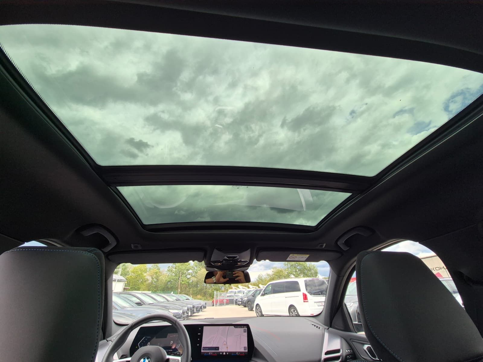 Fahrzeugabbildung BMW 120 i M Sport Adaptiv LED*PANO*AHK*M Alcantara