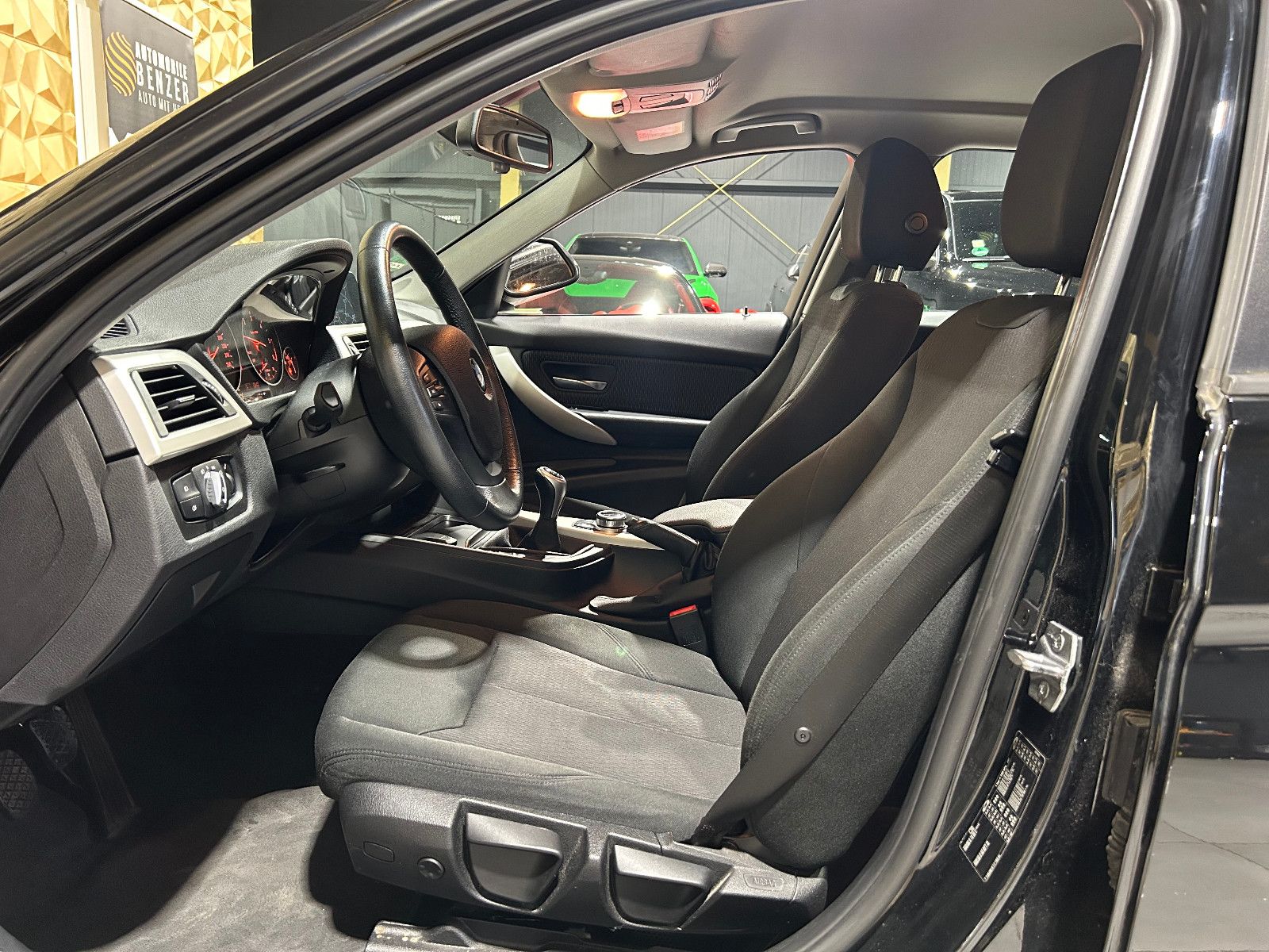 Fahrzeugabbildung BMW 318 d Advantage/NAVI7TEMPOMAT/SHZ/PDC/KLIMA
