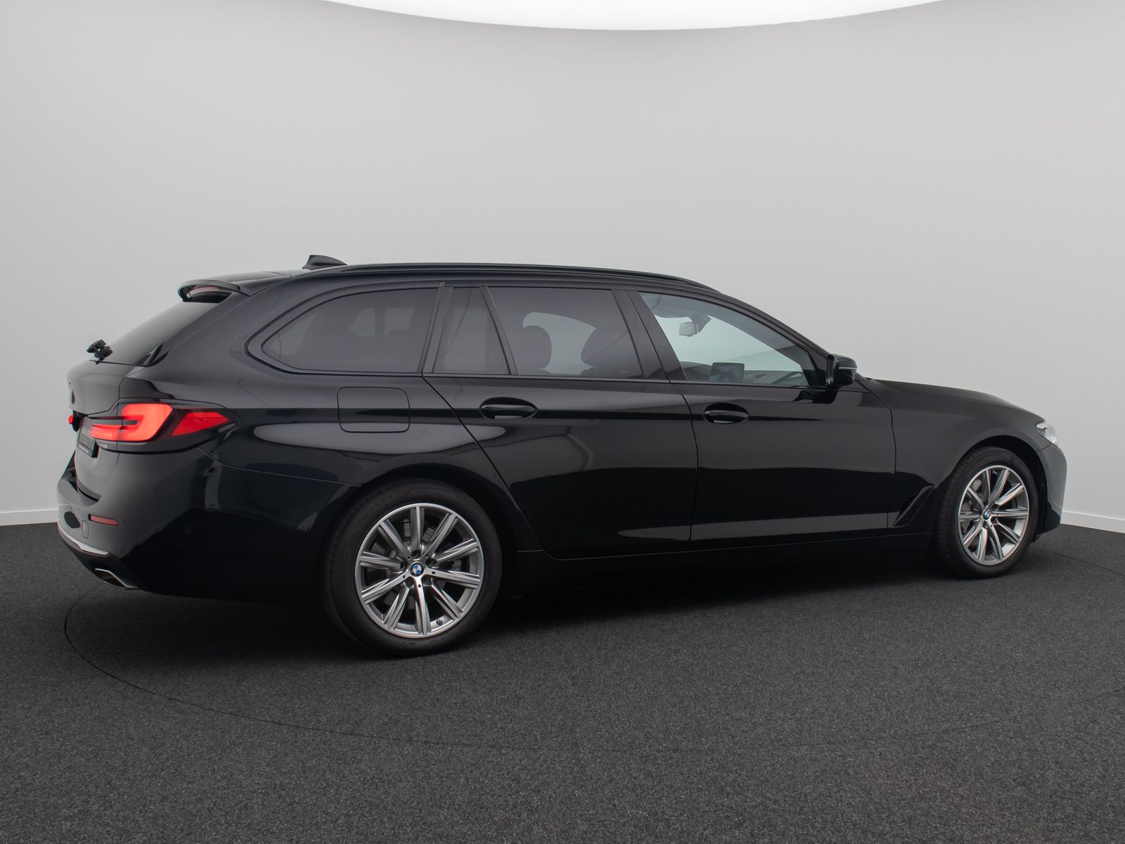 Fahrzeugabbildung BMW 530i xD Luxury Line DAB Kamera HiFi Sportstz 18"