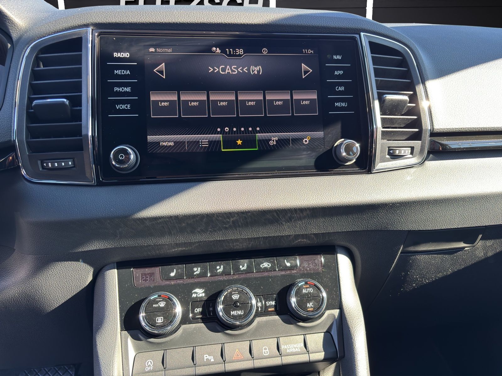 Fahrzeugabbildung SKODA Karoq Balance 1.5 TSI DSG AHZ LED RFK SH ACC Cli