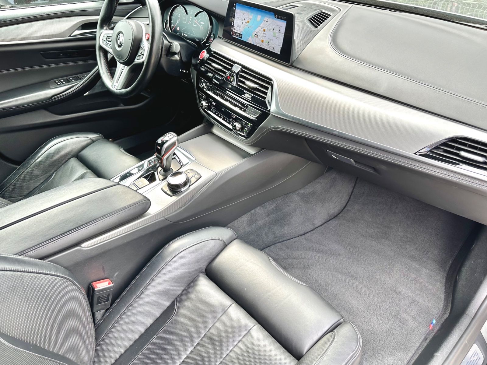 Fahrzeugabbildung BMW M5*AKRAPOVIC ANLAGE+CARBON+MOD.2019