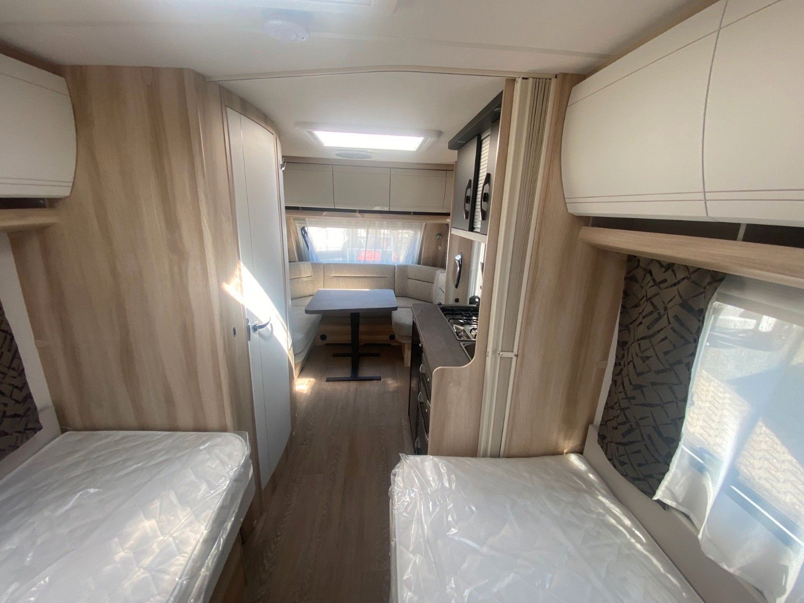 Fahrzeugabbildung Hobby De Luxe 460 LU *1.500Kg*Einzelbetten*Tageszul.