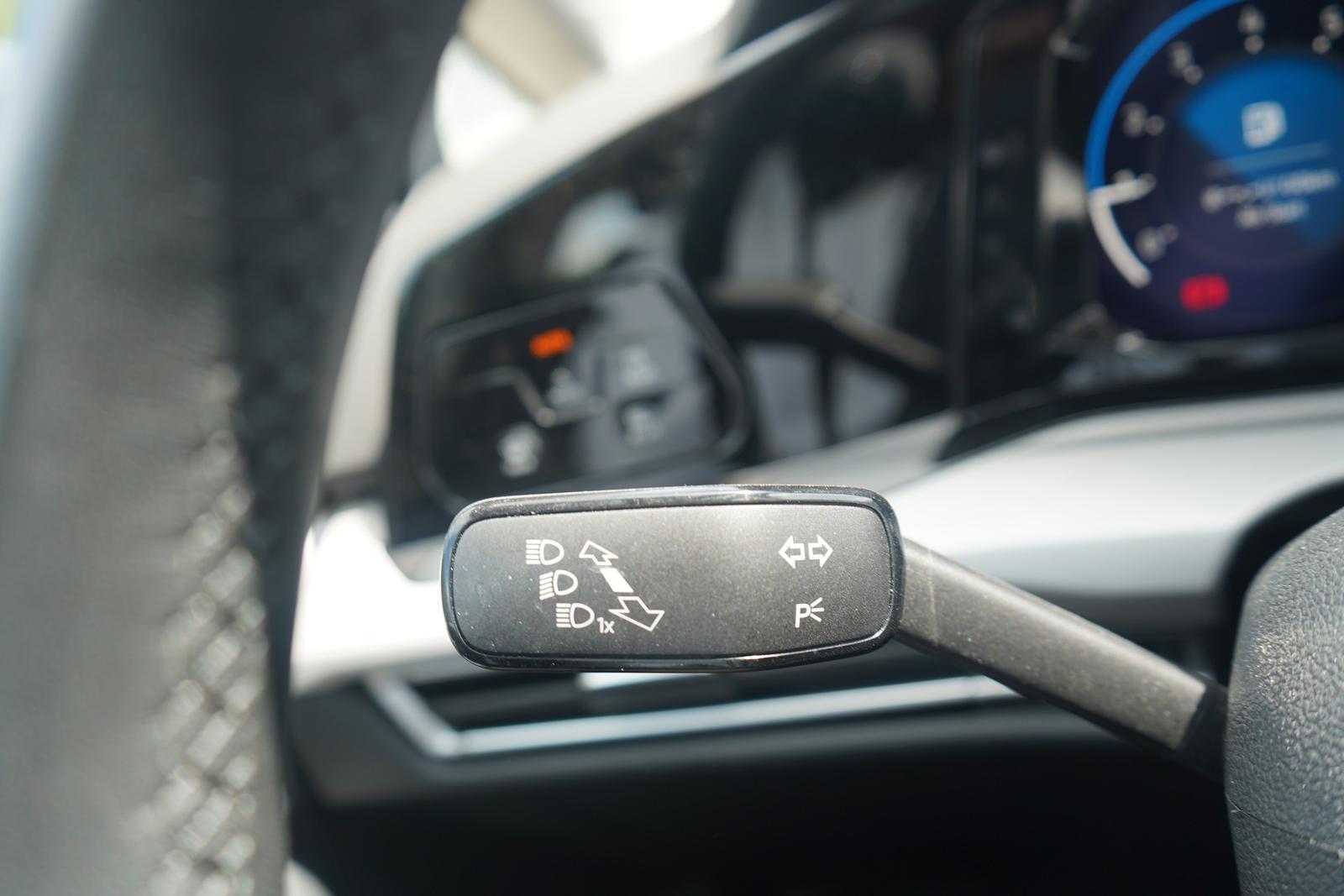 Volkswagen Golf VIII 1.5 TSI Life LED ACC App-Connect PDC