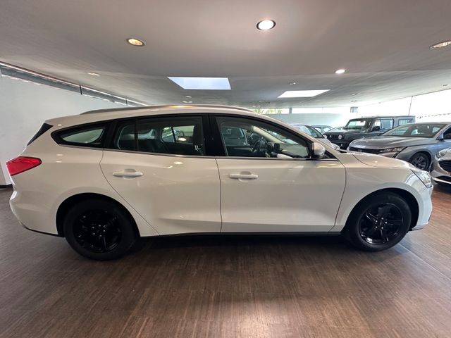Fahrzeugabbildung Ford Focus Turnier Cool & Connect*RFK*SHZ*8-FACH*1.HD