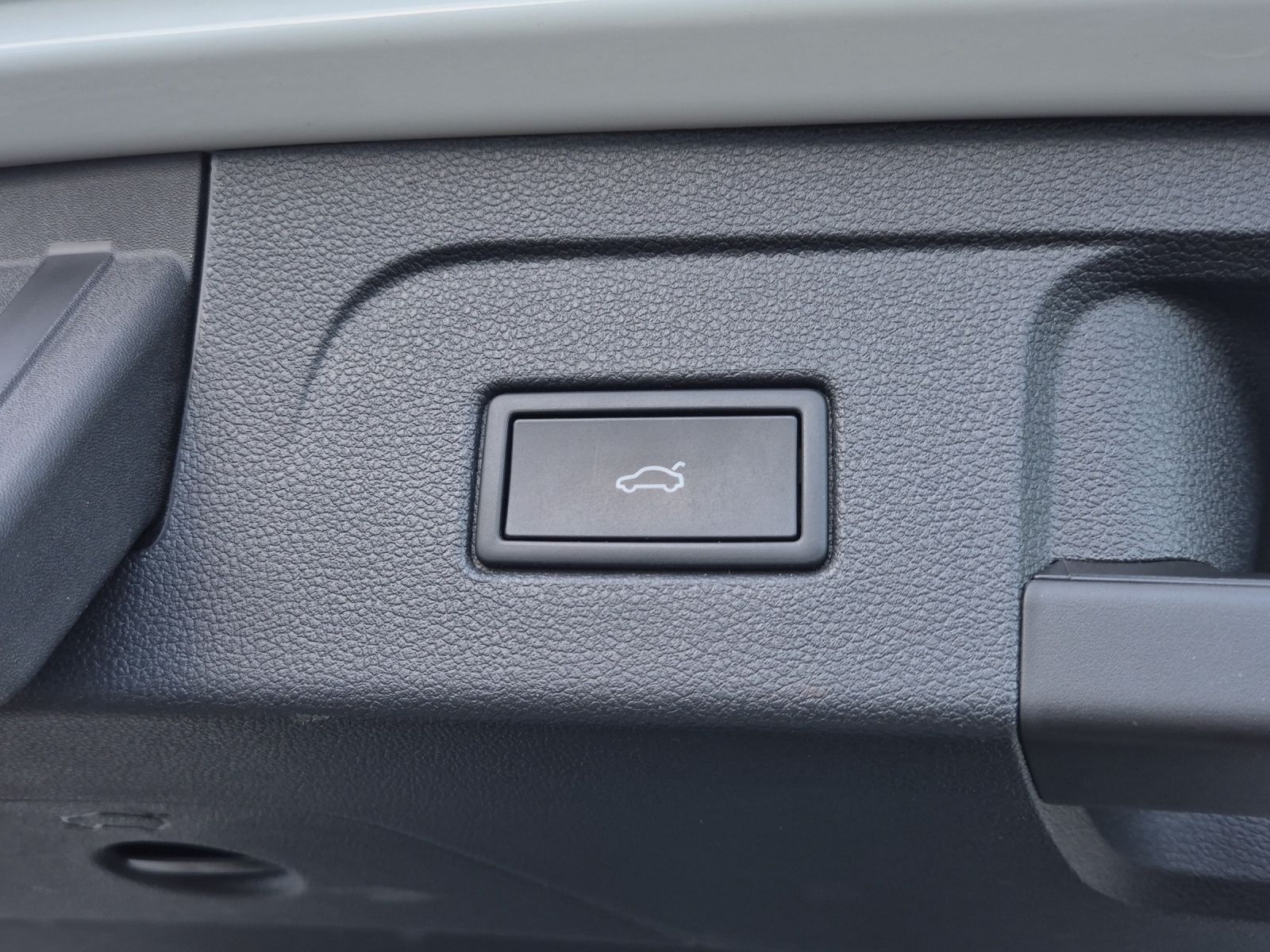 Fahrzeugabbildung Volkswagen Touran TSI Comfortline DSG R-Line LED Navi AID A