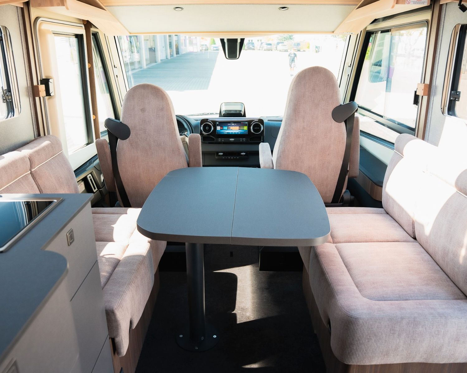 Fahrzeugabbildung Eura Mobil Integra Line 726 EF GT *DELTA / HUBSTÜTZEN*