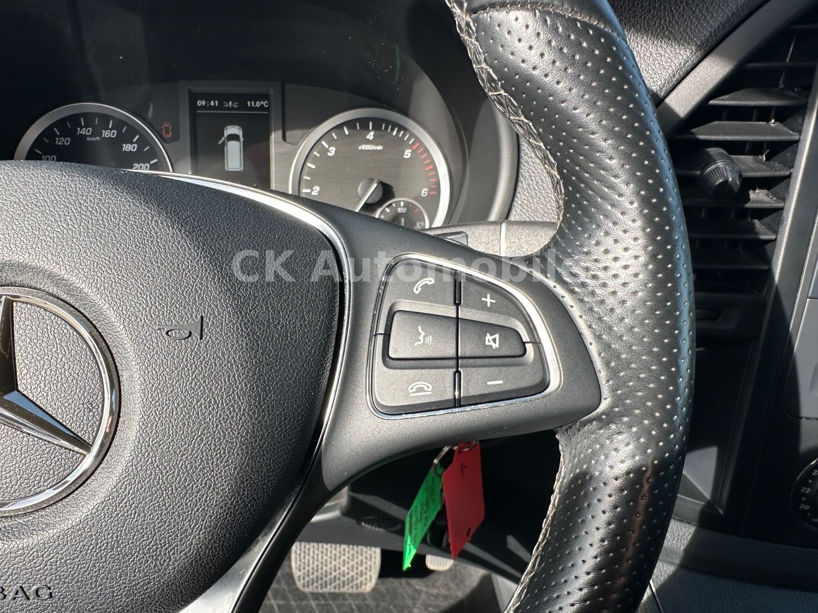 Fahrzeugabbildung Mercedes-Benz Vito Tourer Pro 124 Edition Autom/8Sitze/Kam/AHK