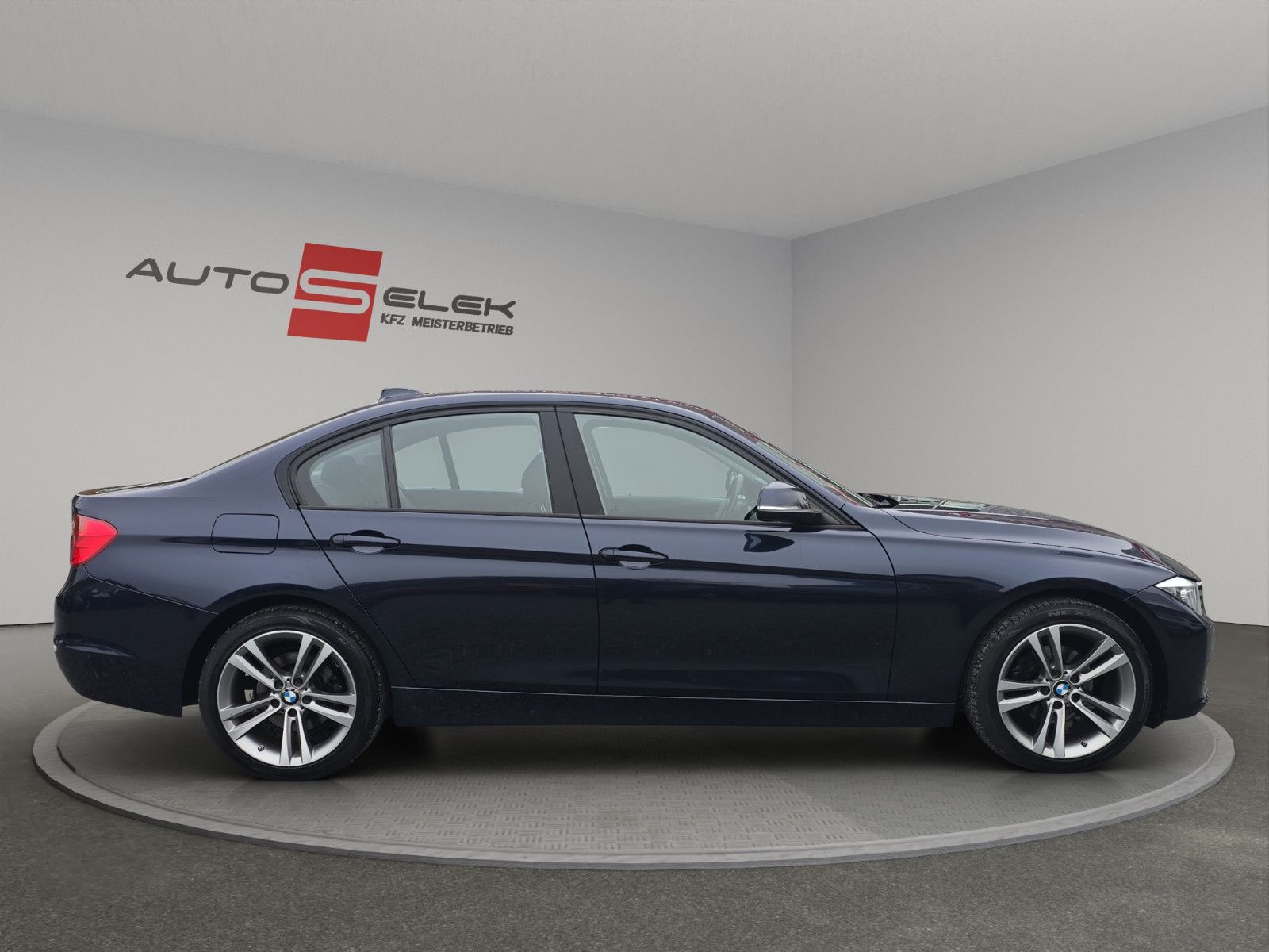 Fahrzeugabbildung BMW 320 i+NAVI BUSINES+PDC+SHZ