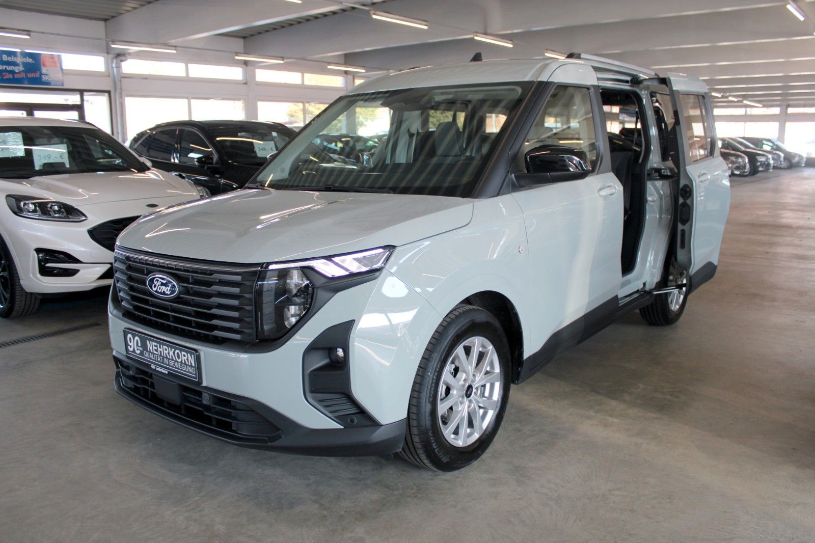 Fahrzeugabbildung Ford Tourneo Courier Titanium AHK Kamera WinterPaket2