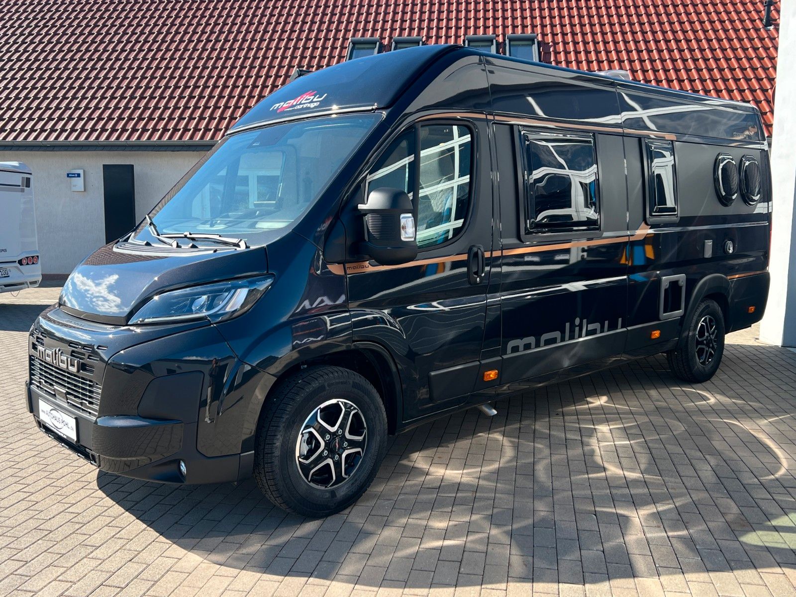 Fahrzeugabbildung Malibu Van first class - two rooms GT skyview 640 LE RB