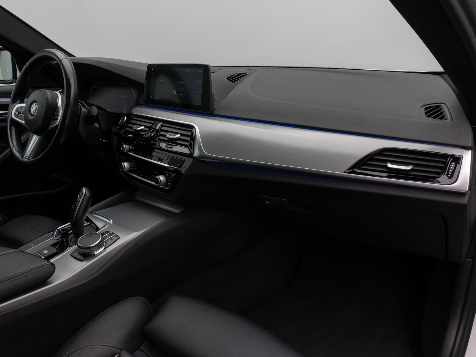 Fahrzeugabbildung BMW 520d Sport Line Kamera Panorama AHK HiFi Alarm