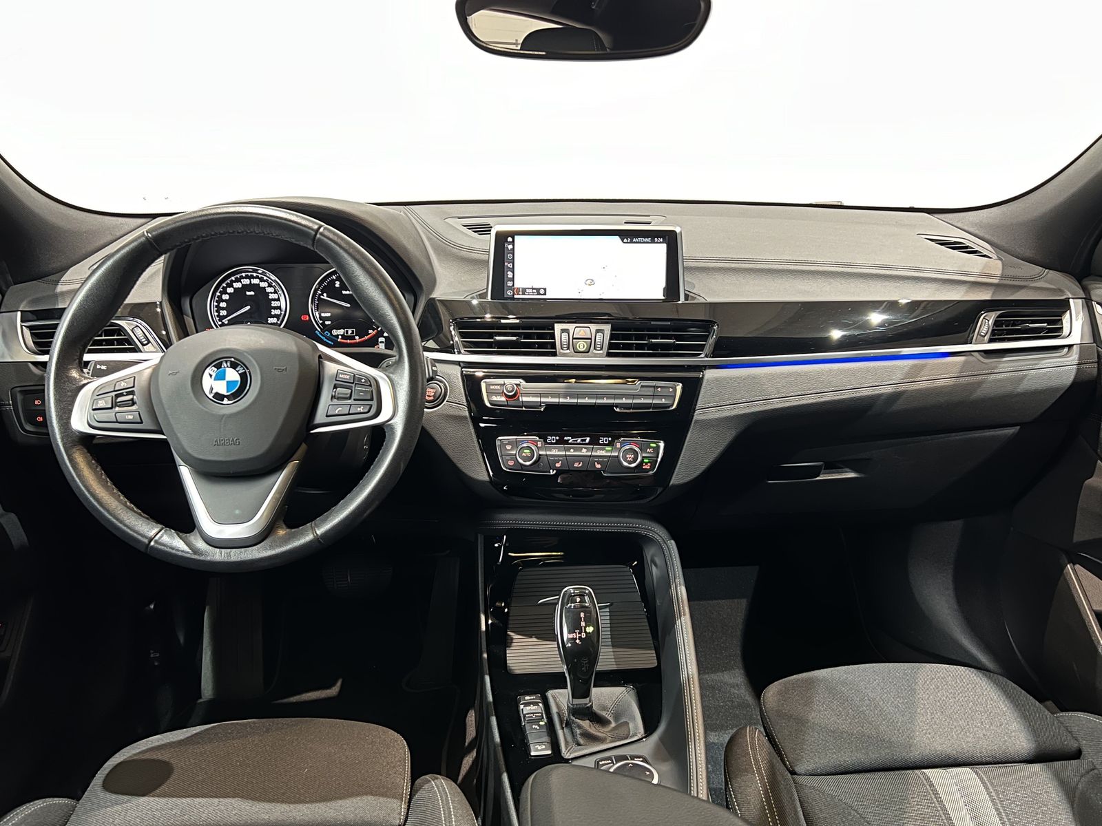 Fahrzeugabbildung BMW X2 xDrive20d Navi AHK PDC vorne + hinten