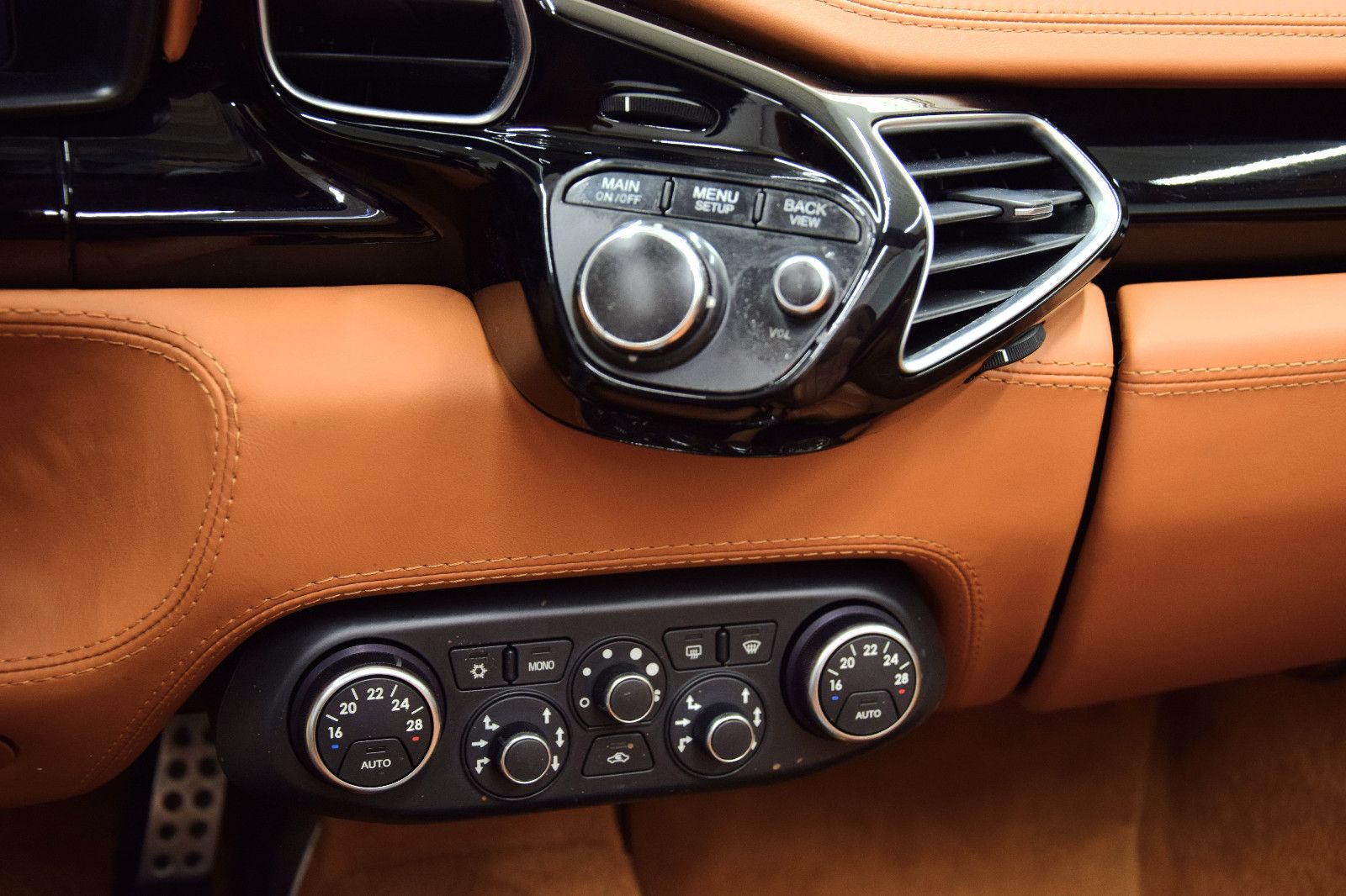 Fahrzeugabbildung Ferrari 458 Spider Carbon-Interior Rosso Corsa / Braun