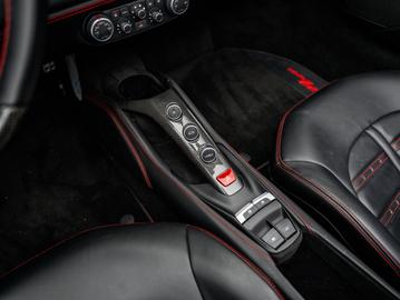 صورة مصغرة 21 لـ 2015 Ferrari 488 SPIDER