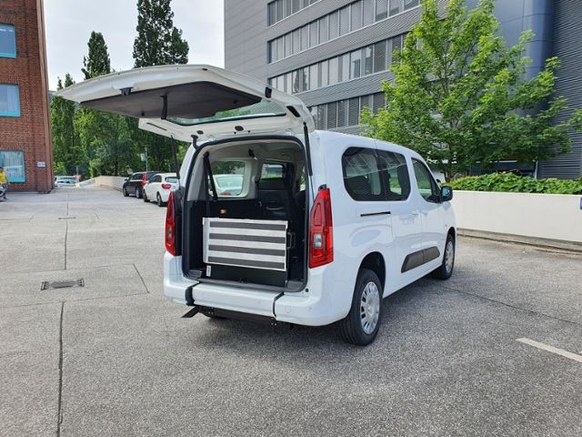 Fahrzeugabbildung Fiat Doblò Kombi L2 L2 Länge2 Autom. Rollstuhlgerecht