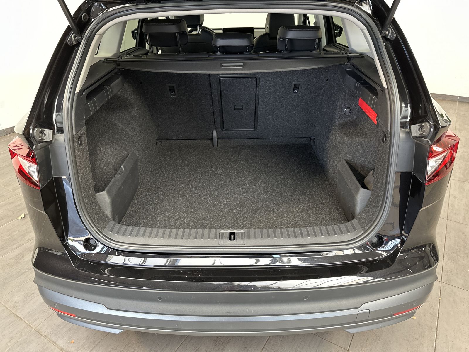 Fahrzeugabbildung SKODA Enyaq 80 Suite Drive Sport NAV+LED+20ZO+KAM+ACC