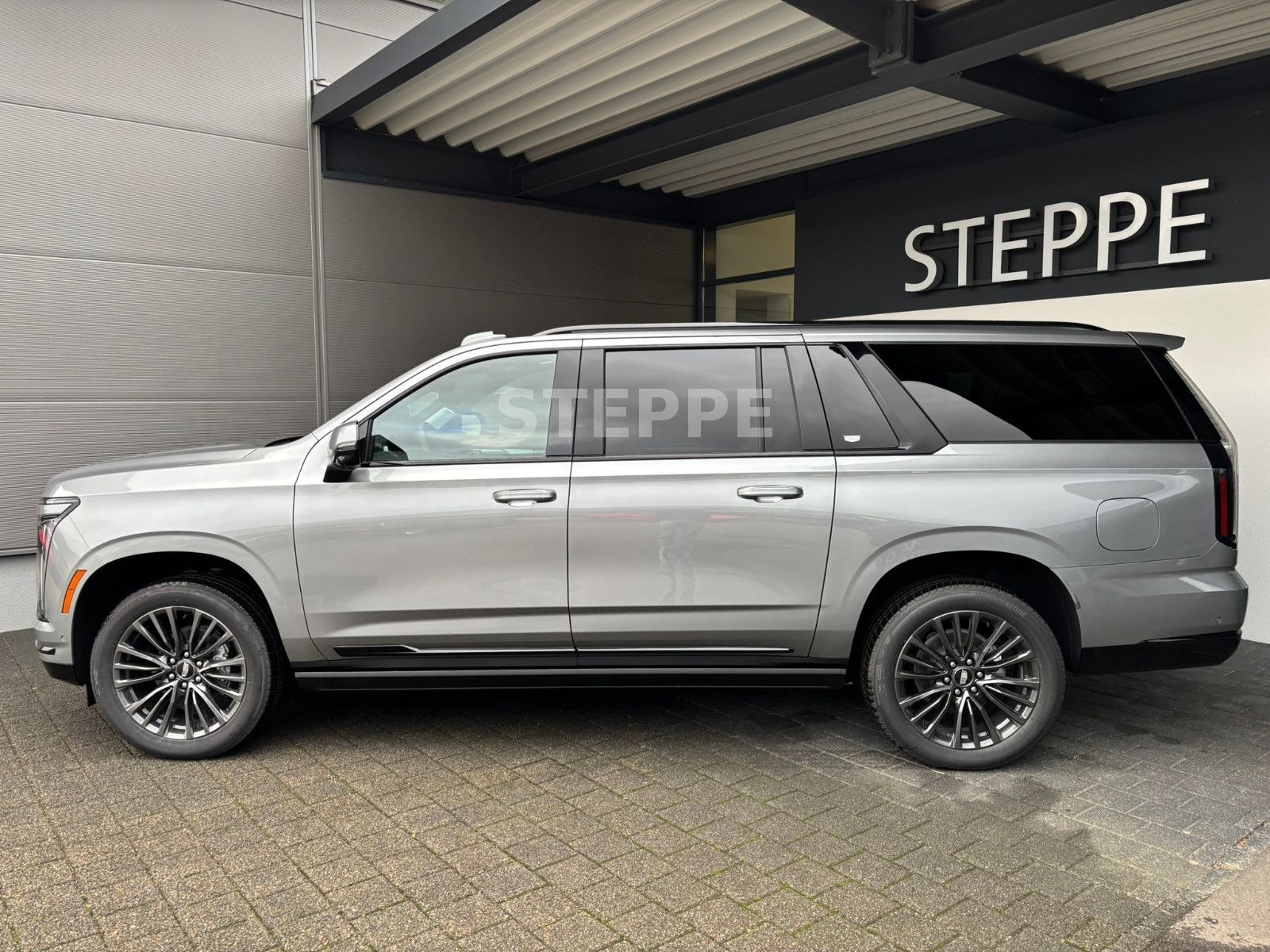 Cadillac Escalade FACELIFT MY26 6.2 V8 ESV Sport Platinum