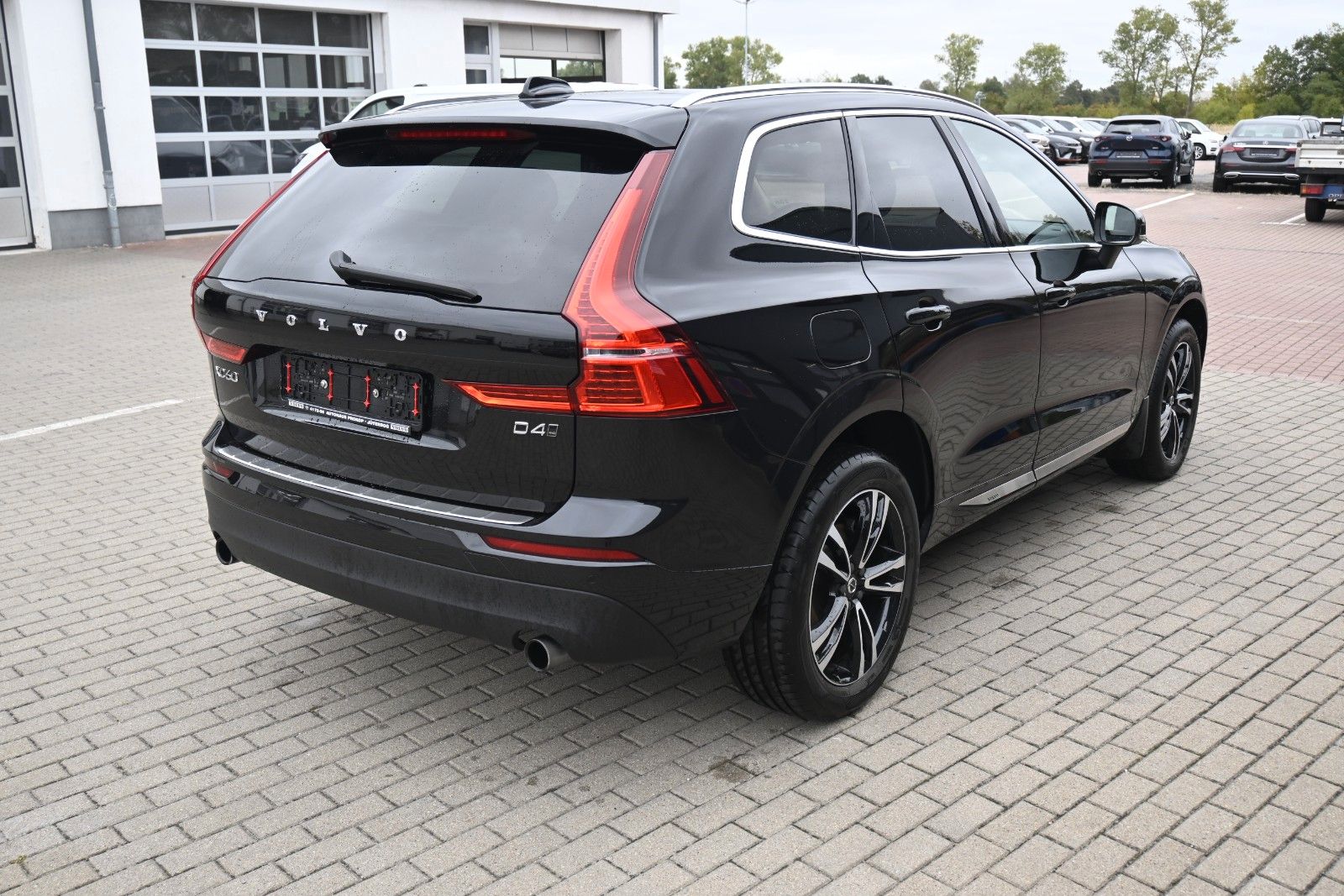 Fahrzeugabbildung Volvo XC60 D4 AWD Momentum *AHK*NAVI*LEDER*LED*