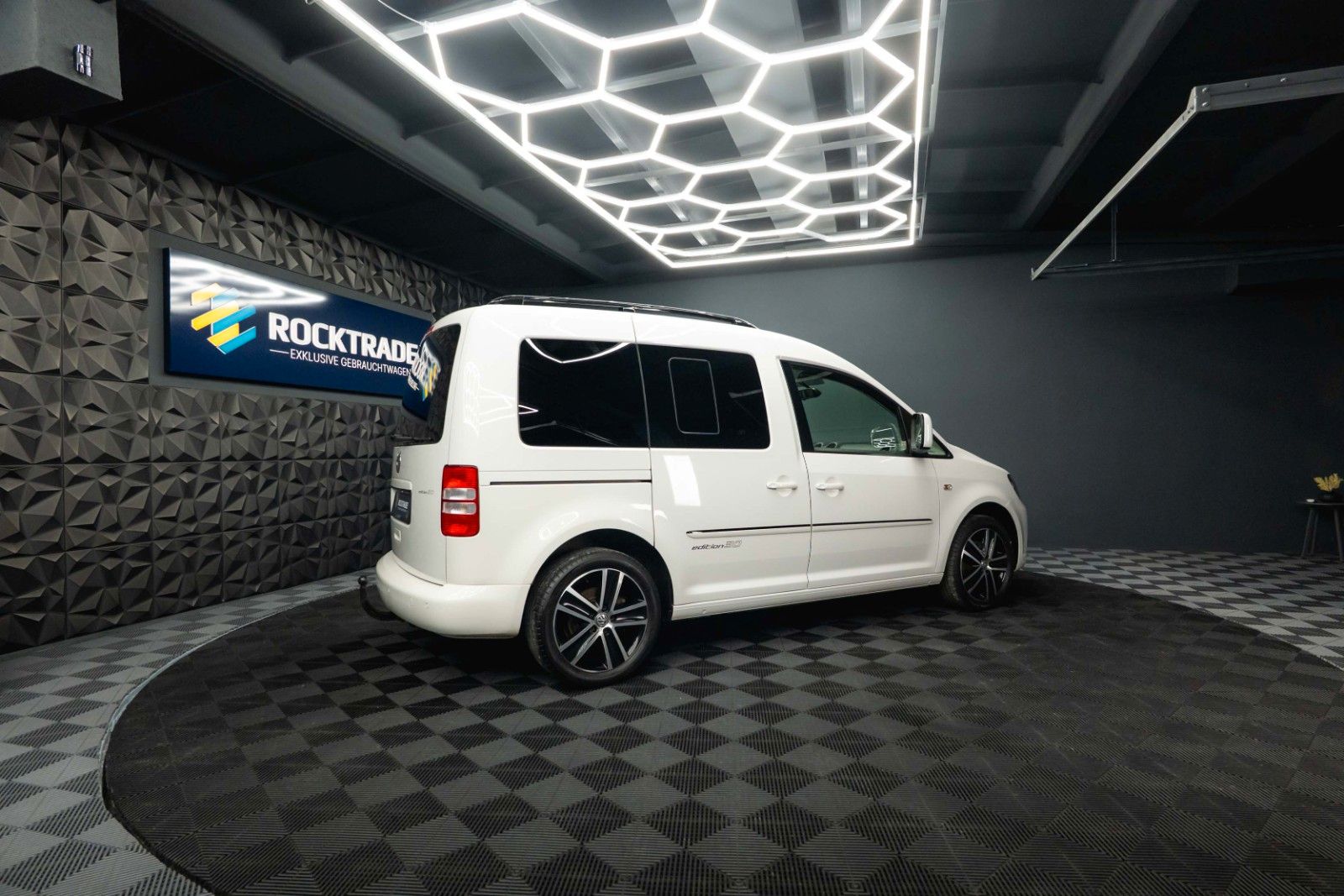 Fahrzeugabbildung Volkswagen Caddy 1.6 TDI DSG Edition 30 Sport | Alcantara