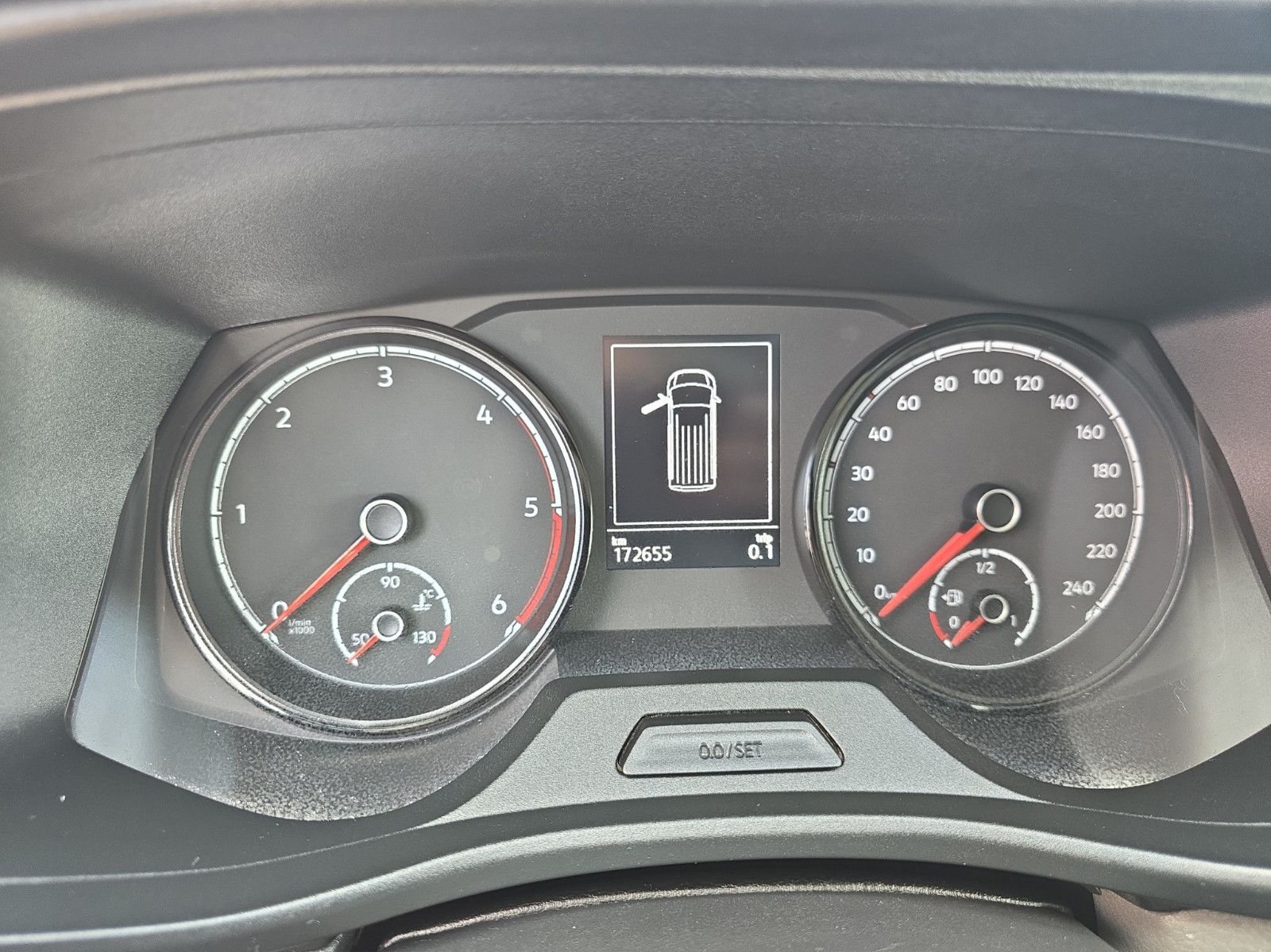 Fahrzeugabbildung Volkswagen T6 Transporter Kombi Langer Radstand 9 Sitzer