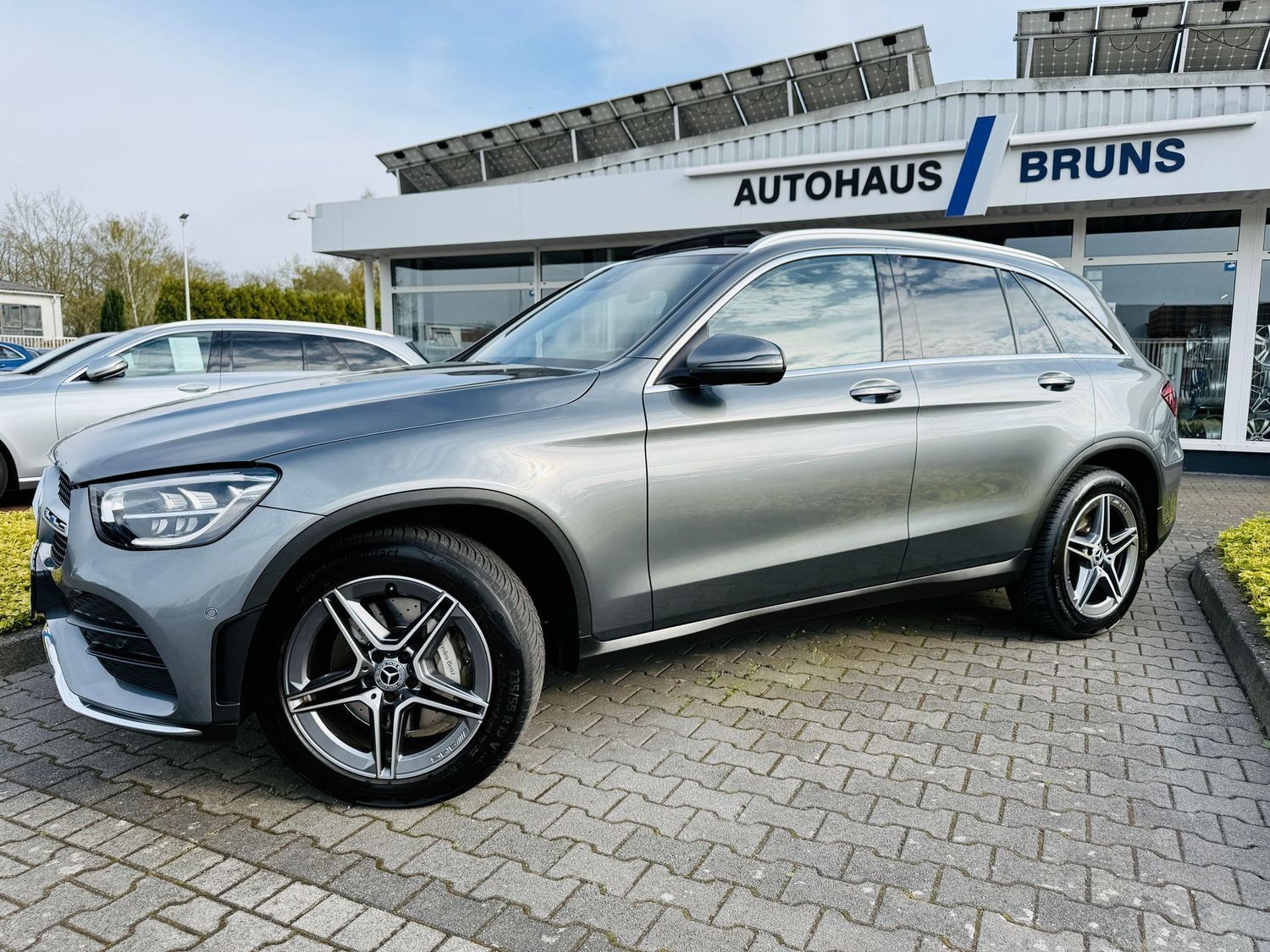 Fahrzeugabbildung Mercedes-Benz GLC 220 d 4M AMG, Panodach, AHK schw, PTS, RFK,